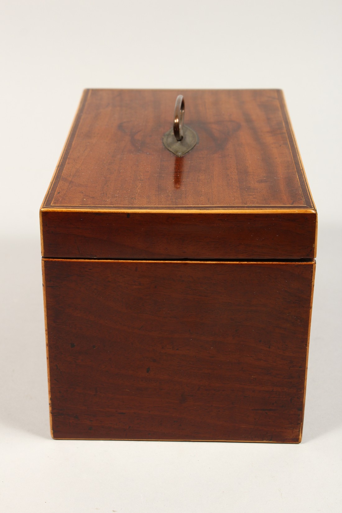 A GEORGE III MAHOGANY TEA CADDY with mixing bowl and tea cannister. 8.5ins long. - Image 2 of 8