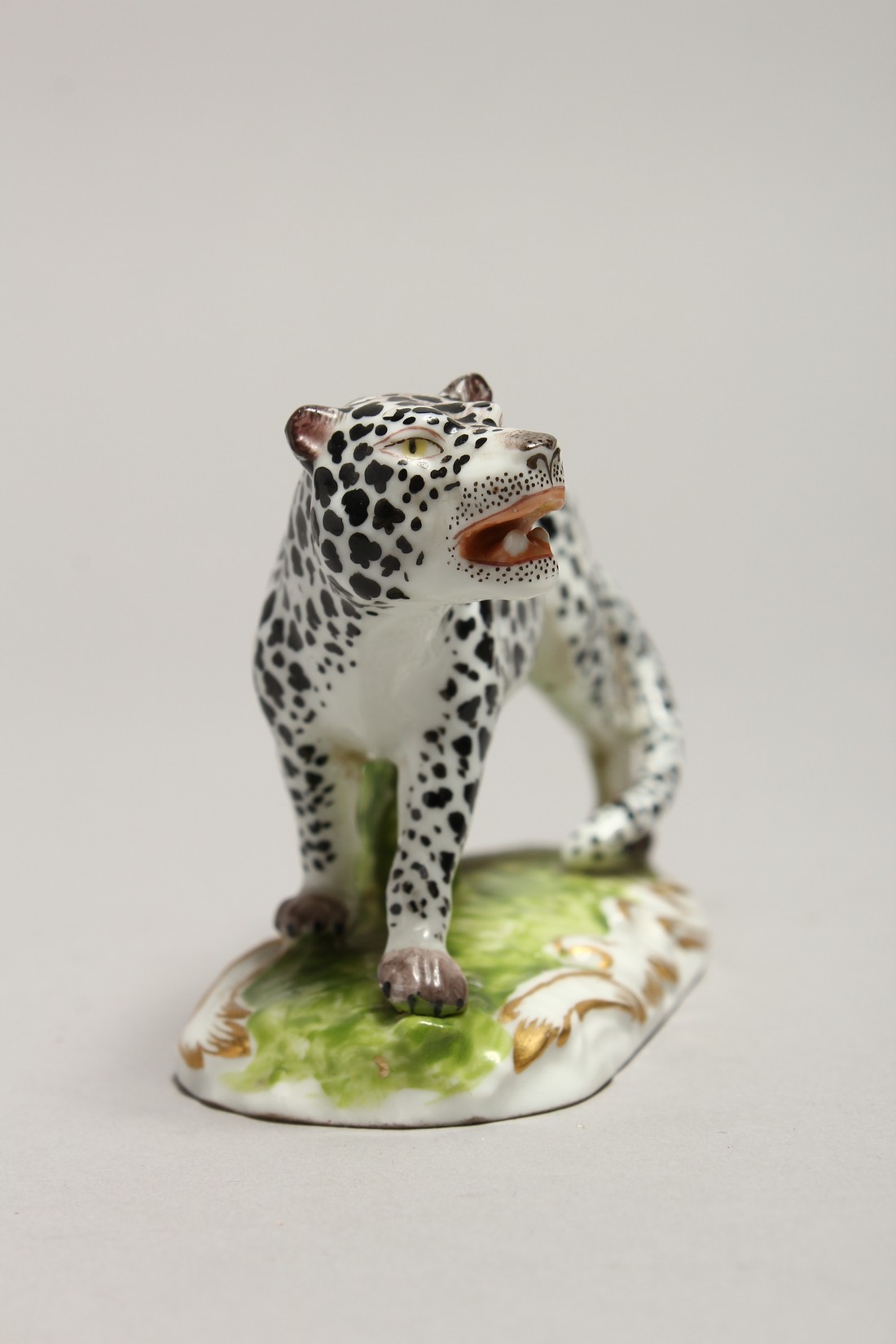 A SAMSON PORCELAIN LEOPARD 4ins long - Image 5 of 7