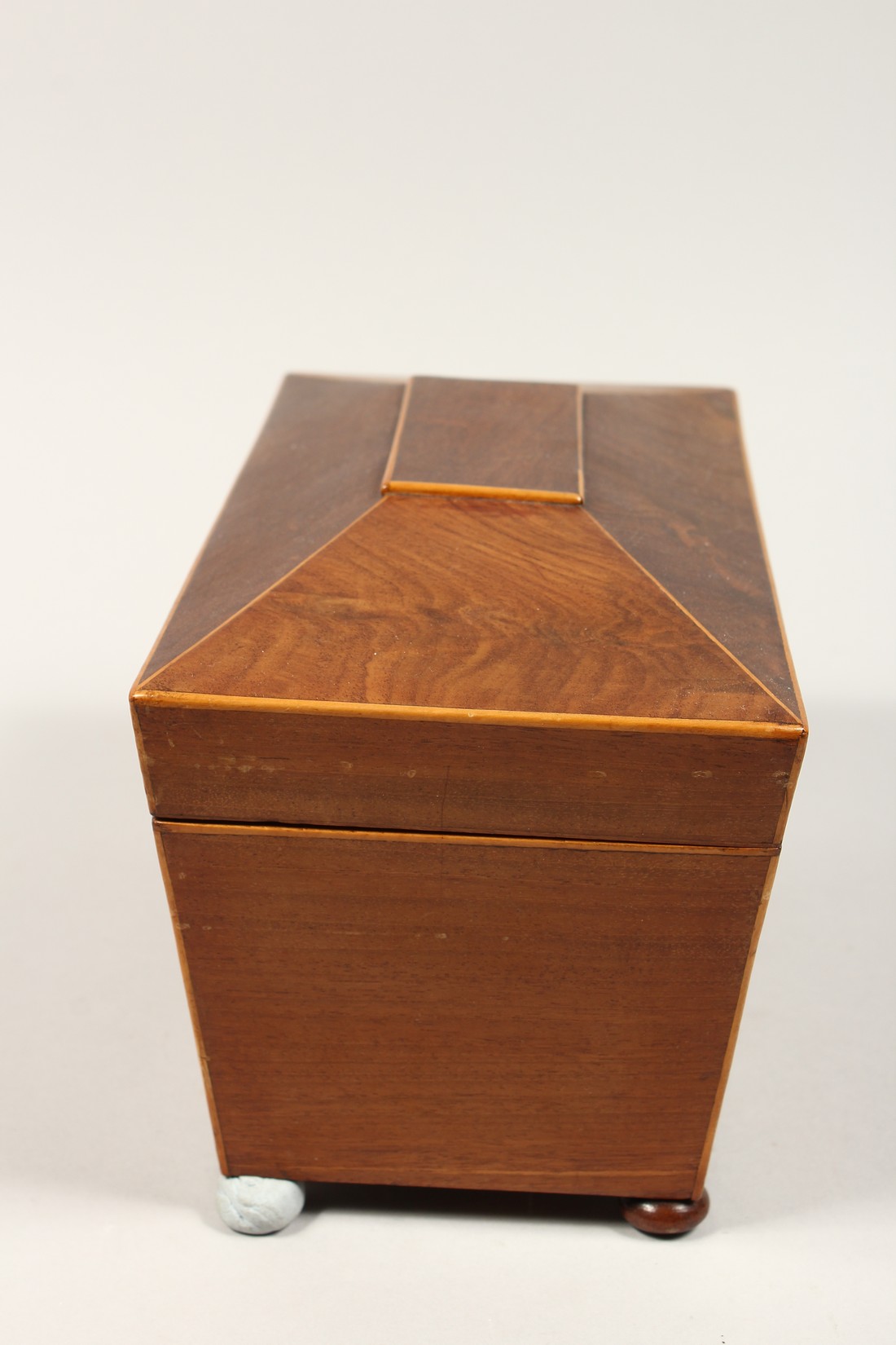 A REGENCY MAHOGANY TWO DIVISION TEA CADDY, satinwood banding on bun feet. 10.5ins long (one foot - Image 4 of 6