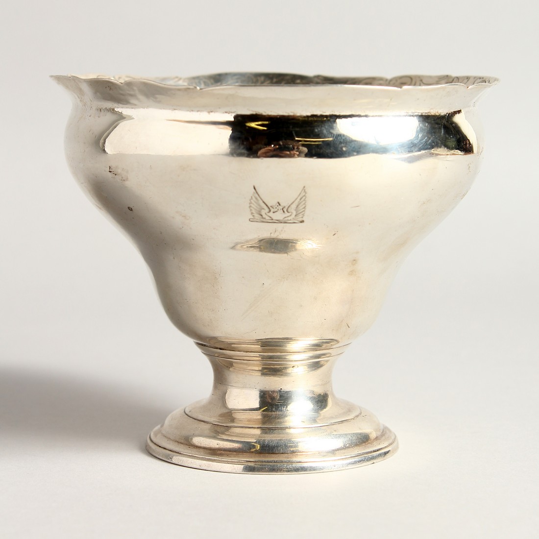 A GEORGE II SCOTTISH SILVER PEDESTAL BOWL BY ALEXANDER ELENN. 4.75ins diameter Glasgow 1760 - Image 4 of 7