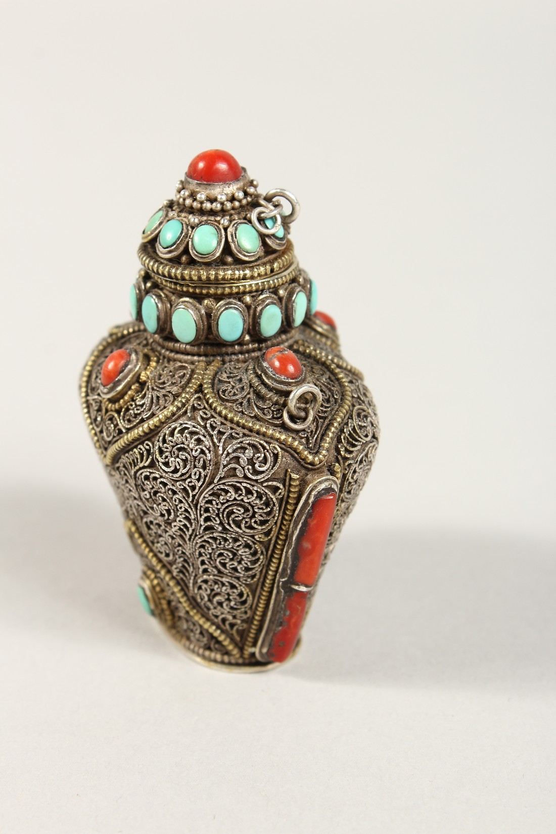 AN ISLAMIC FILIGREE SILVER SCENT BOTTLE with coral and turquoise stones. 2.5ins - Image 4 of 6