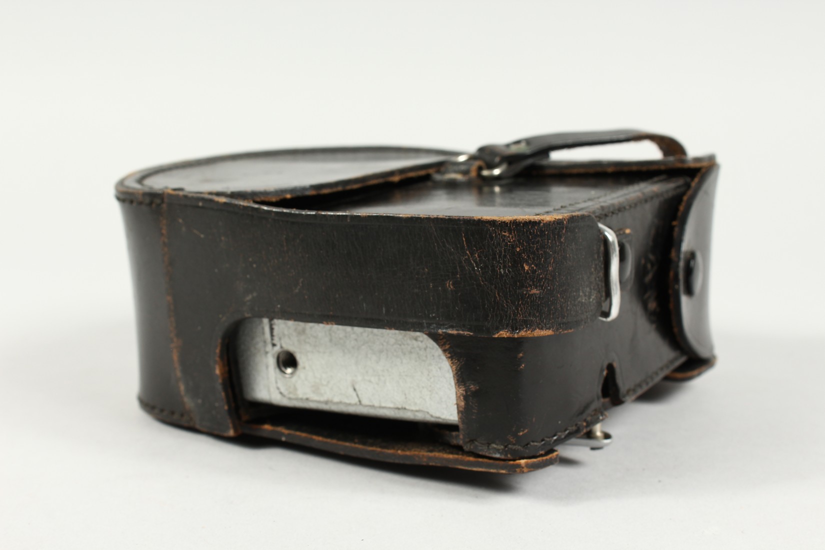 A BELL AND HOWELL LEATHER CASED MOVIE CAMERA - Image 14 of 14