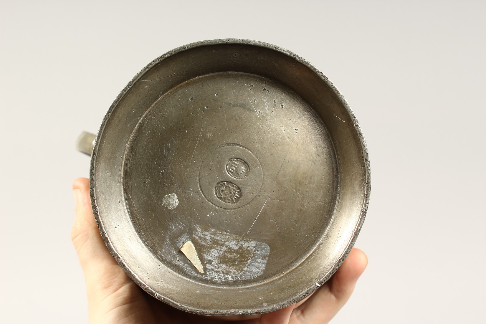 A FRENCH PEWTER LIDDED JUG 10ins high. - Image 3 of 4