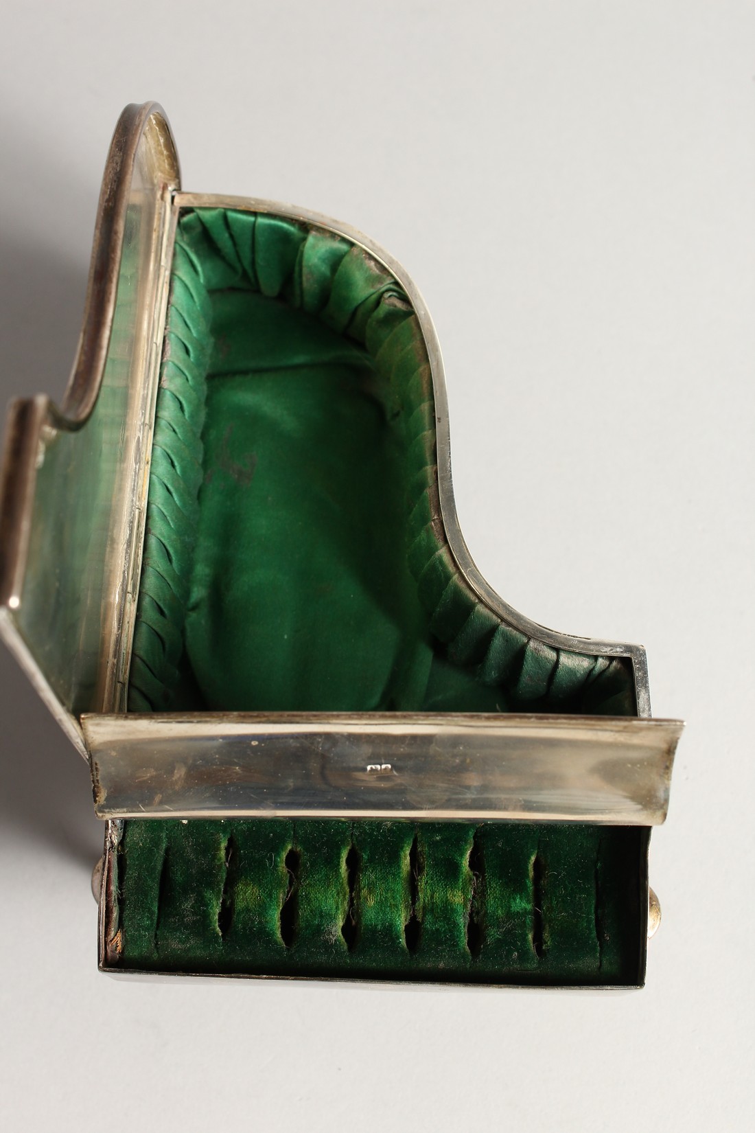 A NOVELTY SILVER PIANO JEWELLERY AND RING BOX, formed as a piano on tuned legs. London 1906. 7ins - Image 6 of 6