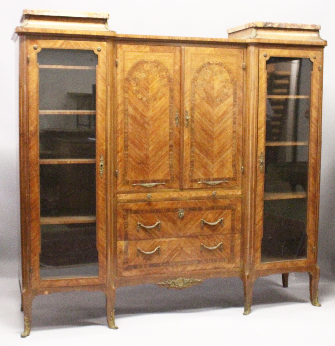 A GOOD LARGE FRENCH KINGWOOD CABINET, formed as a pair of central marquetry panel doors, over a - Image 8 of 8