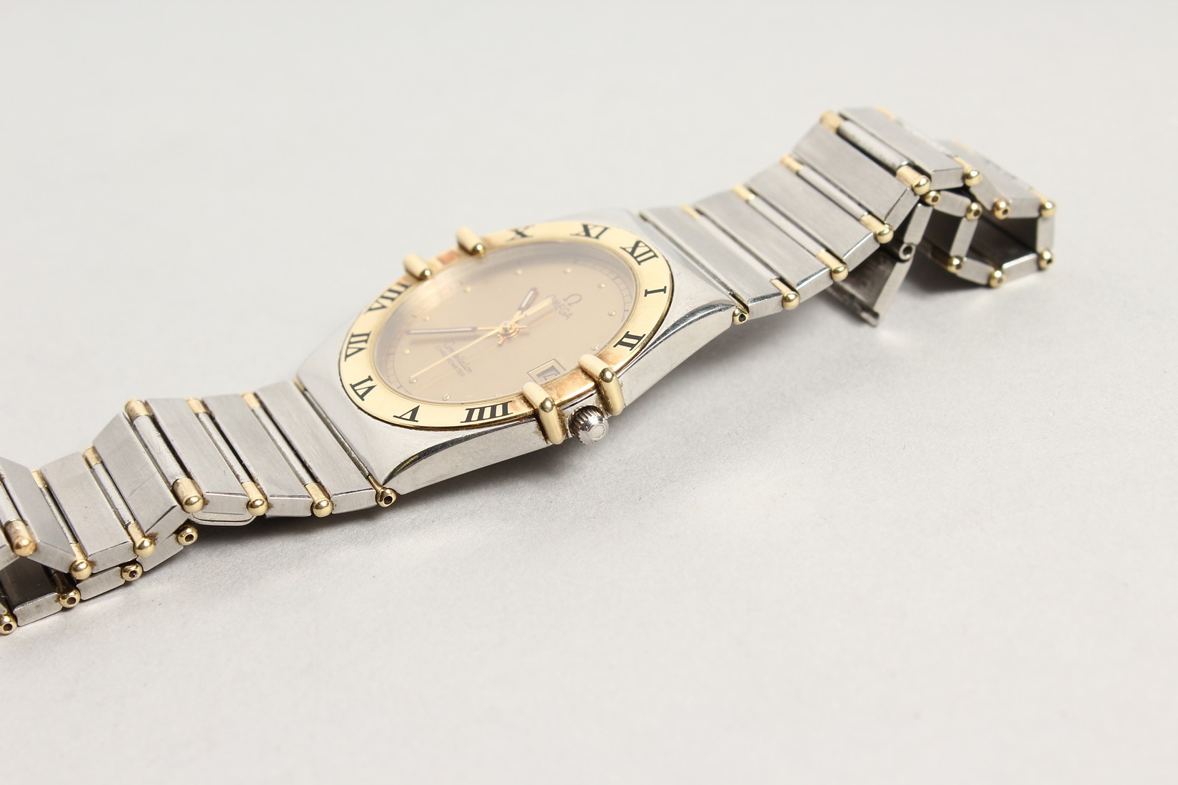 AN OMEGA CONSTELLATION STAINLESS STEEL WATCH, 1392/012. - Image 3 of 7