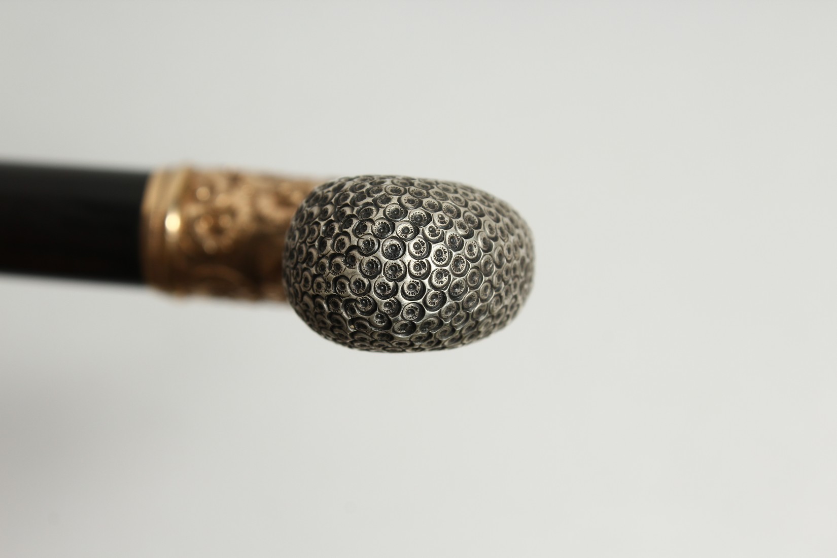 A GOOD EBONY WALKING CANE with silver and silver gilt handle. 36ins long. - Image 5 of 9