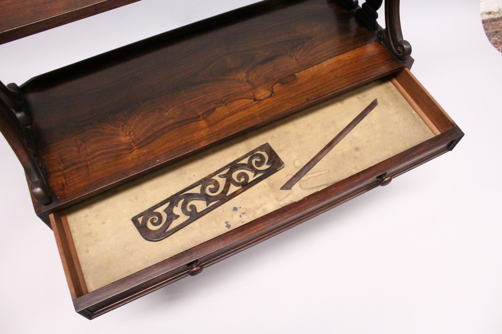 A GOOD LATE REGENCY ROSEWOOD THREE TIER WHAT-NOT, with pierced gallery, three shelves, the centre - Image 6 of 6