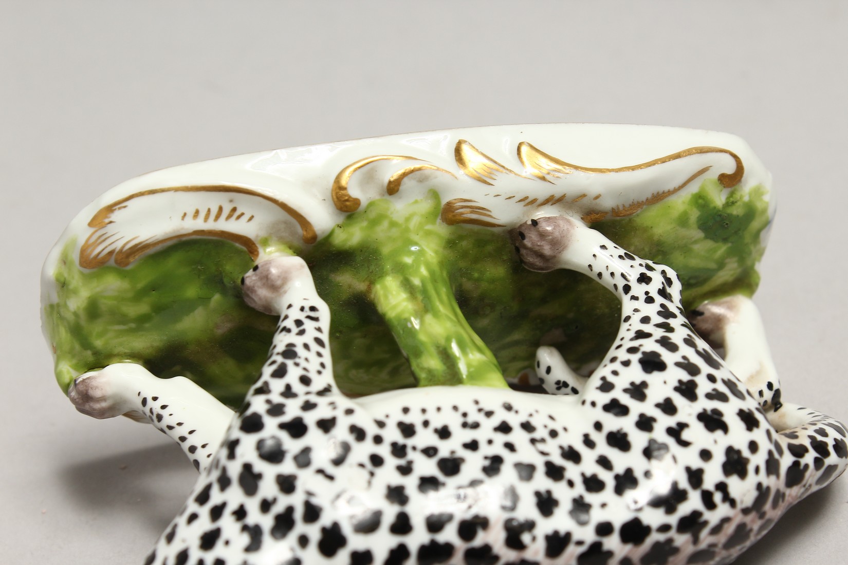 A SAMSON PORCELAIN LEOPARD 4ins long - Image 7 of 7