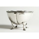 AN EDWARD VII QUATREFOIL SUGAR BASIN on four pad feet. Birmingham 1906. 12cm wide x 8cm high - 175g