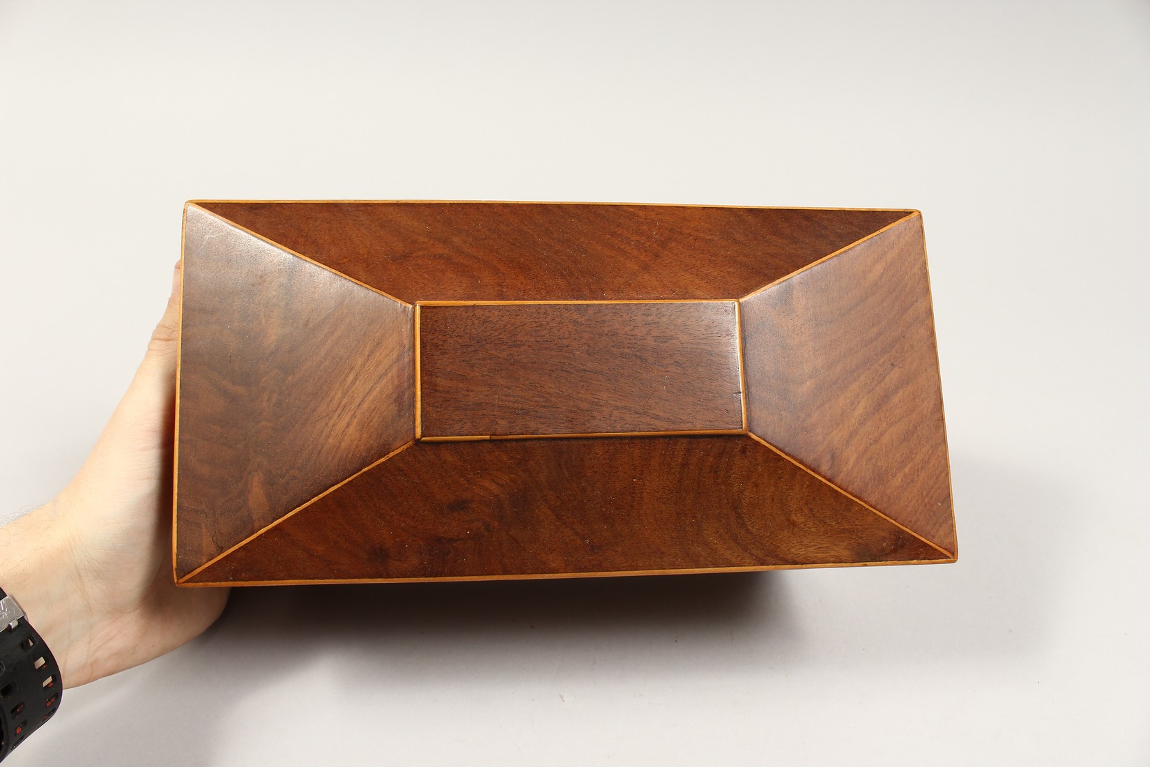 A REGENCY MAHOGANY TWO DIVISION TEA CADDY, satinwood banding on bun feet. 10.5ins long (one foot - Image 5 of 6