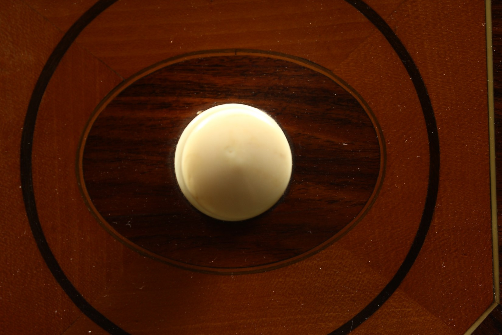 A SUPERB GEORGE III SATINWOOD BANDED TEA CADDY with rosewood and ivory canted corners and ivory - Image 8 of 9