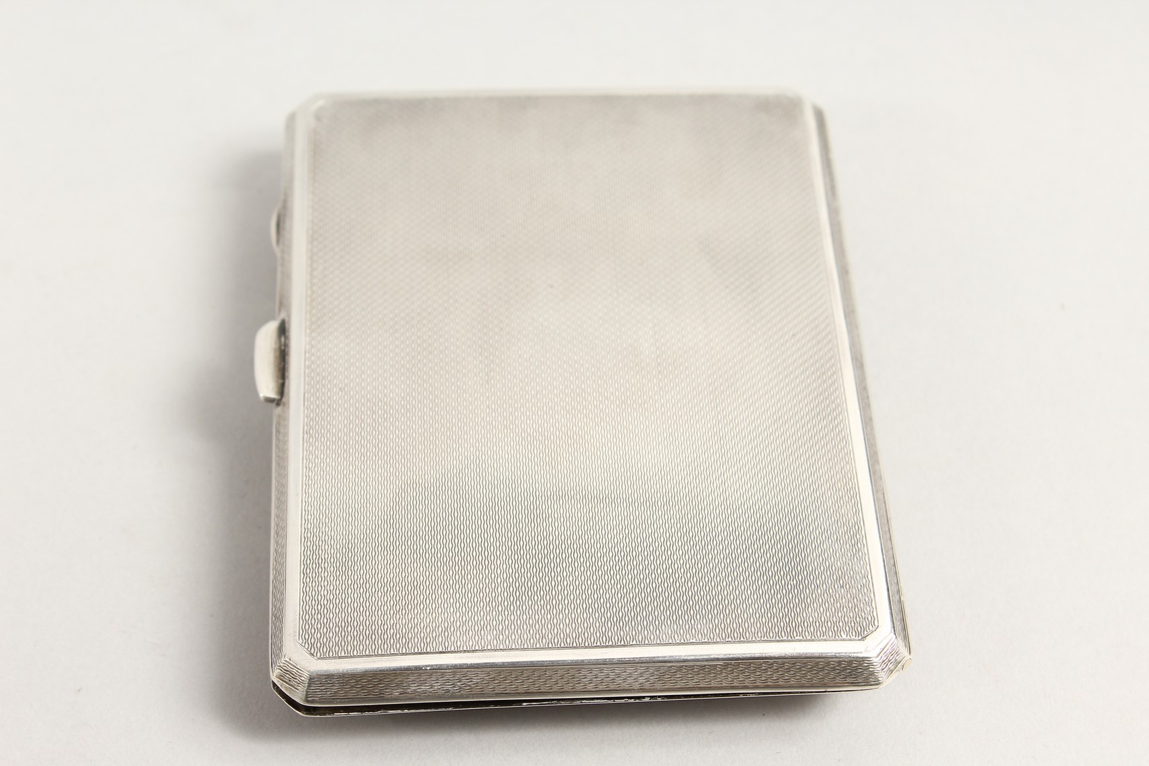 AN ENGINE TURNED SILVER CIGARETTE CASE, THE LID WITH A GLAMOUR MODEL Birmingham, 1938 - Image 2 of 4