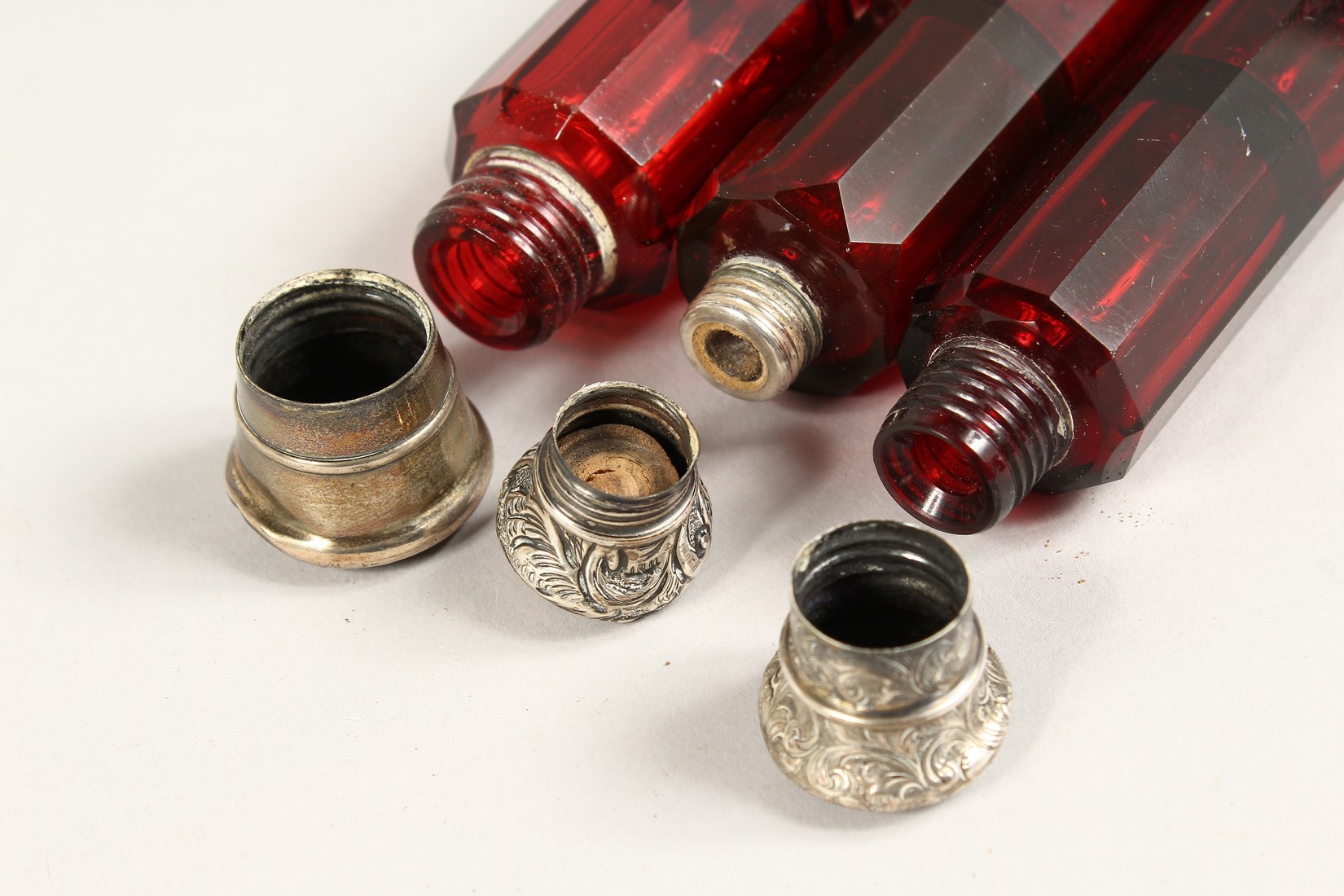 THREE VICTORIAN DOUBLE ENDED RUBY SCENT BOTTLE 3.5ins long - Image 5 of 5