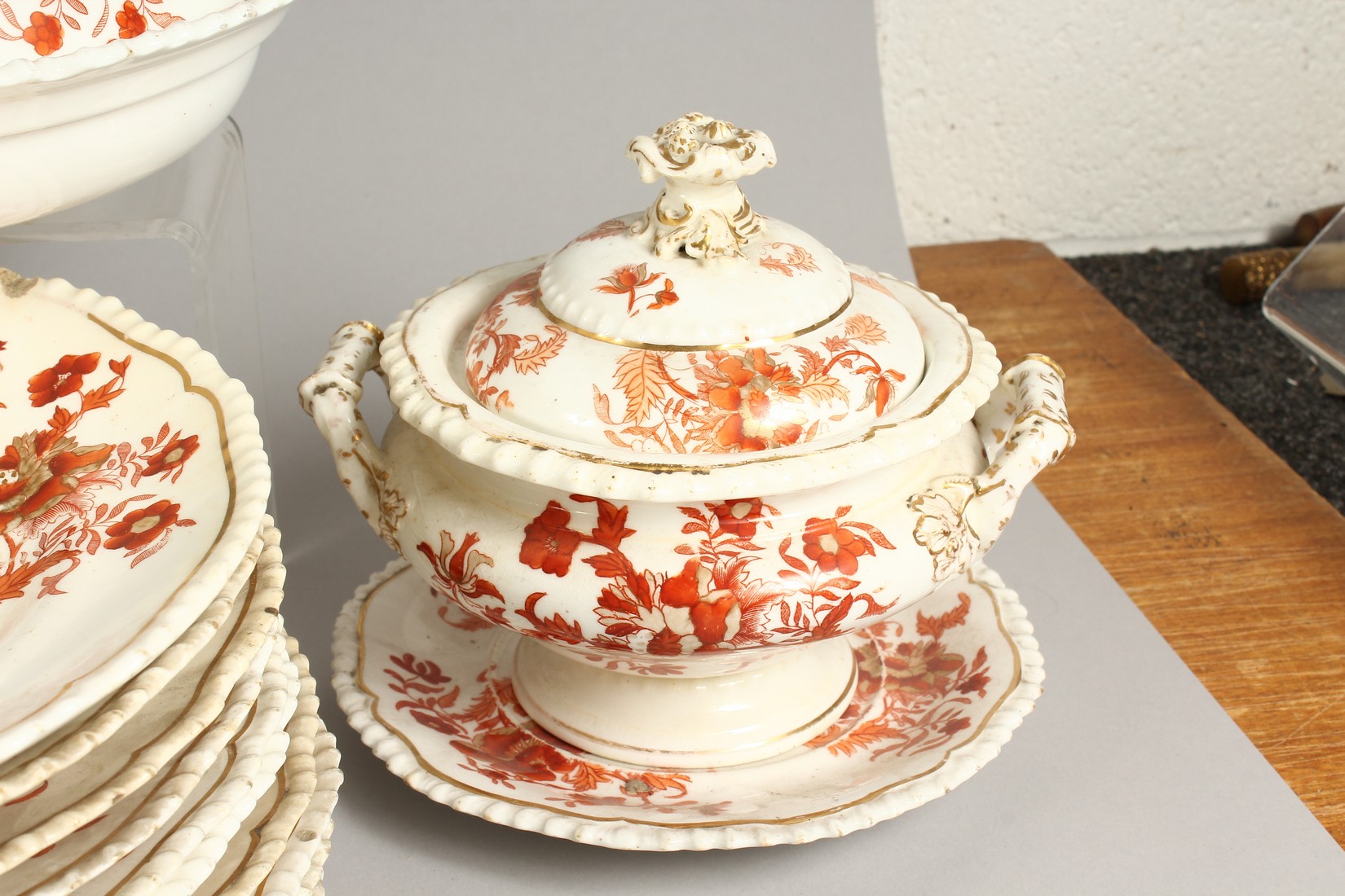 A GOOD WORCESTER, POSSIBLY FLIGHT BARR & BARR, DINNER SERVICE. Large tureen, cover and stand 12ins - Image 7 of 15