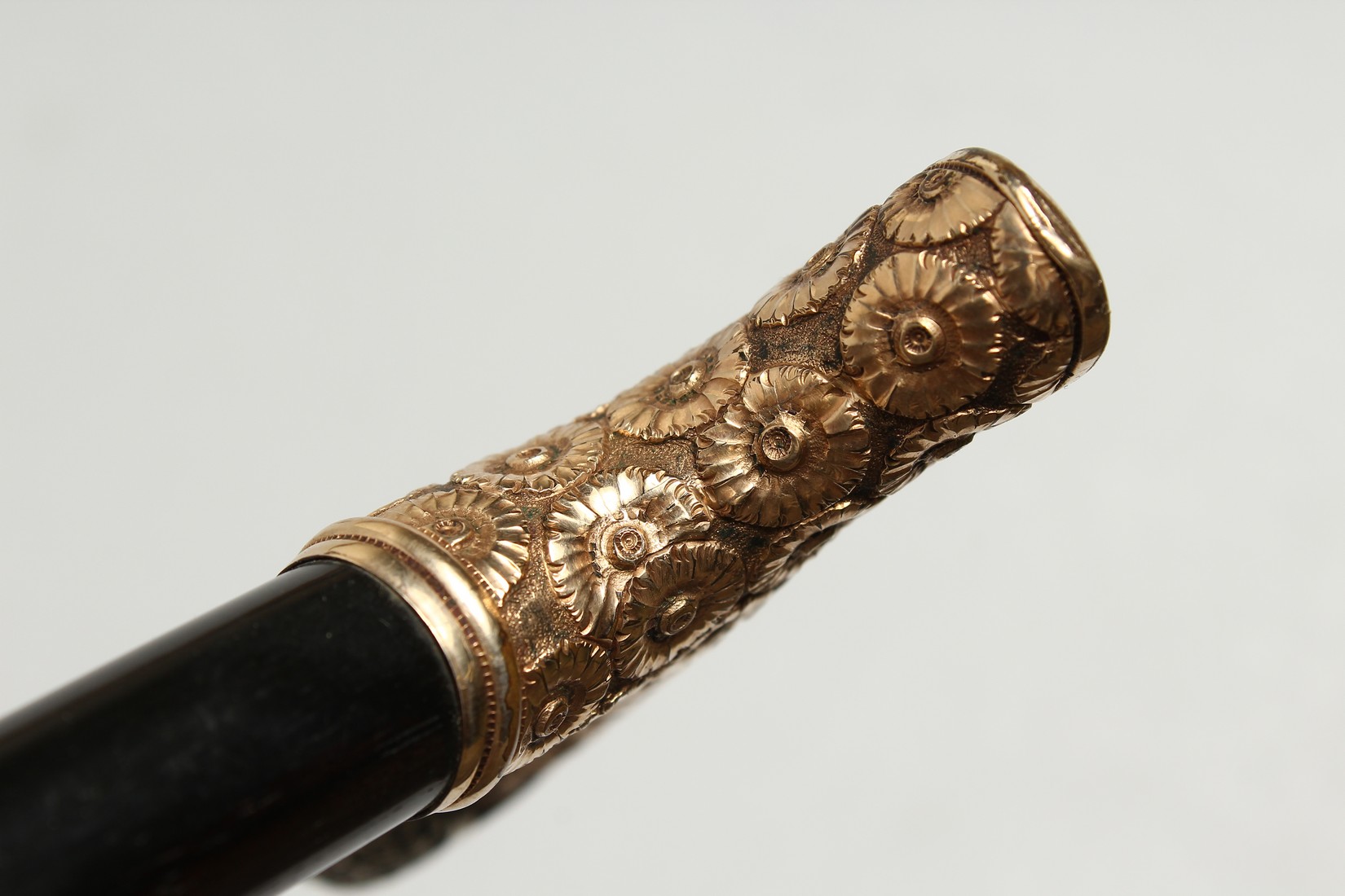 A GOOD EBONY WALKING CANE with silver and silver gilt handle. 36ins long. - Image 4 of 9