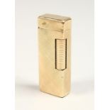 A 14CT GOLD DUNHILL LIGHTER 2.5ins long