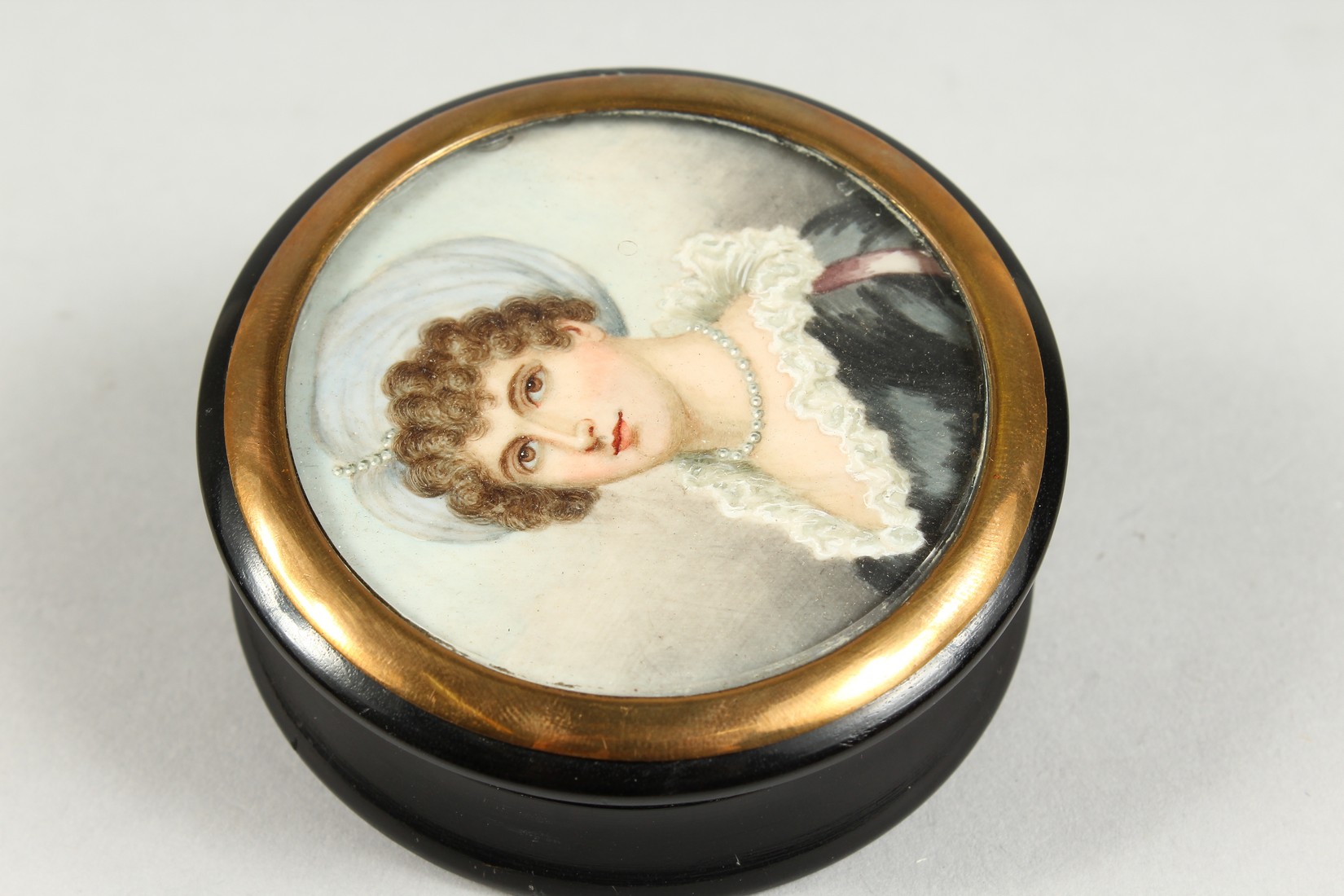 A GEORGIAN EBONY CIRCULAR BOX, the top painted with a portrait of a young lady wearing pearls. - Image 3 of 5