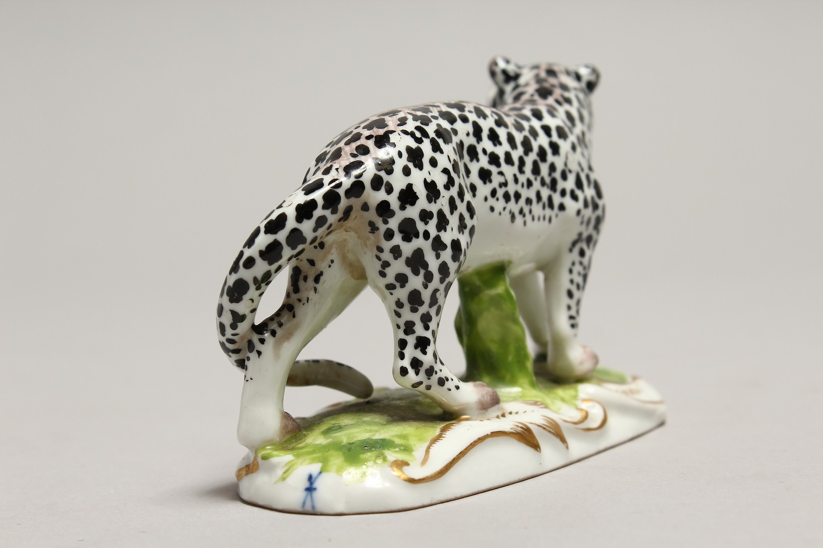 A SAMSON PORCELAIN LEOPARD 4ins long - Image 3 of 7