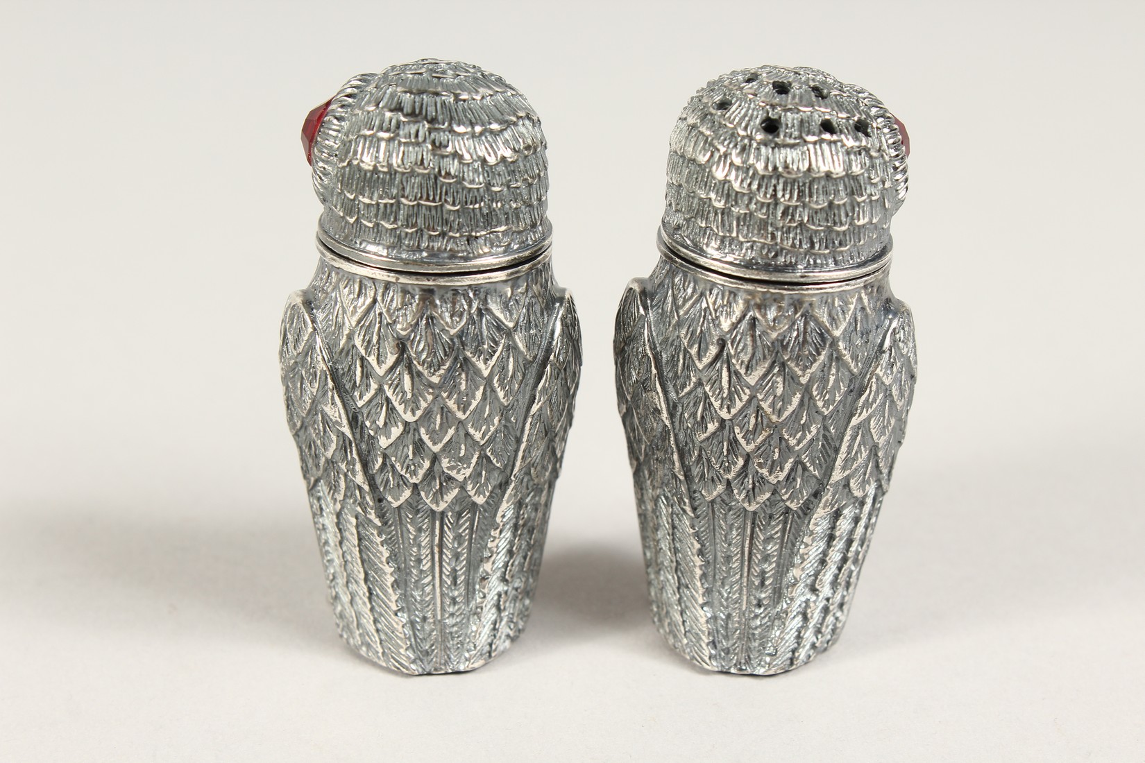 A PAIR OF SILVER PLATE OWL SALT AND PEPPERS - Image 2 of 4