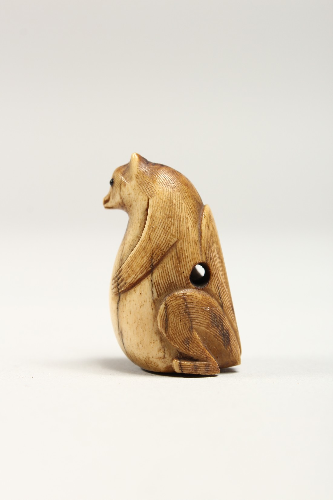 A CARVED BONE NETSUKE OF A BEAR 1.25ins - Image 2 of 6