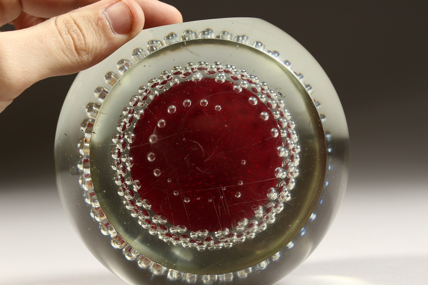 A LARGE GLASS PAPERWEIGHT. - Image 6 of 6