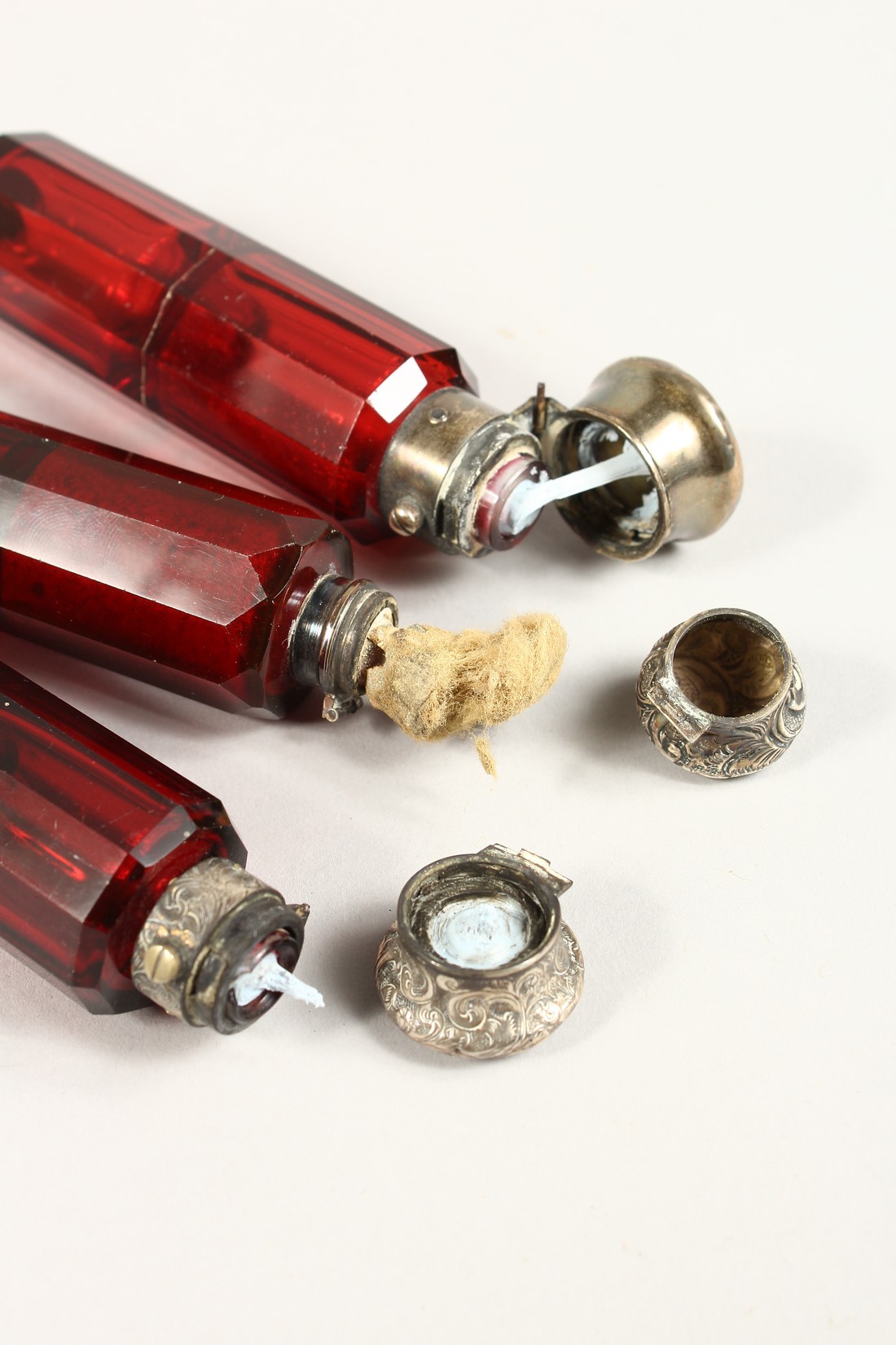 THREE VICTORIAN DOUBLE ENDED RUBY SCENT BOTTLE 3.5ins long - Image 4 of 5