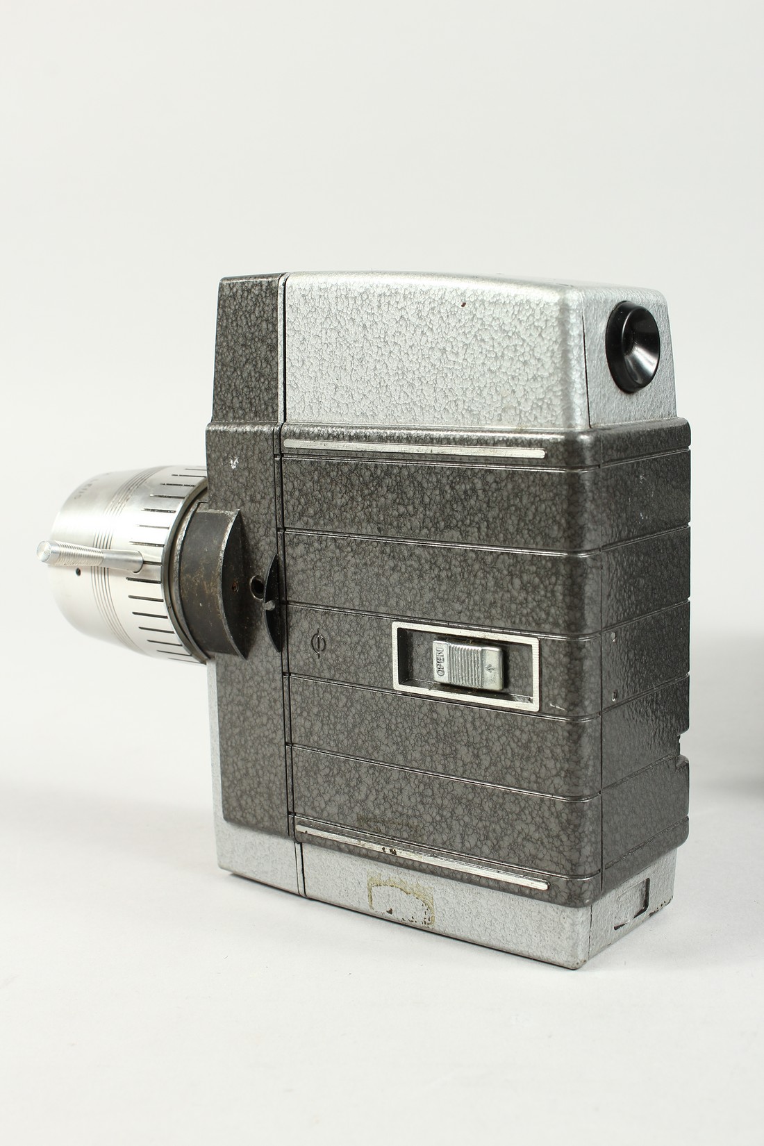 A BELL AND HOWELL LEATHER CASED MOVIE CAMERA - Image 4 of 14