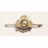 A 15CT GOLD AND ENAMEL BROOCH "BEDFORDSHIRE REGIMENT"