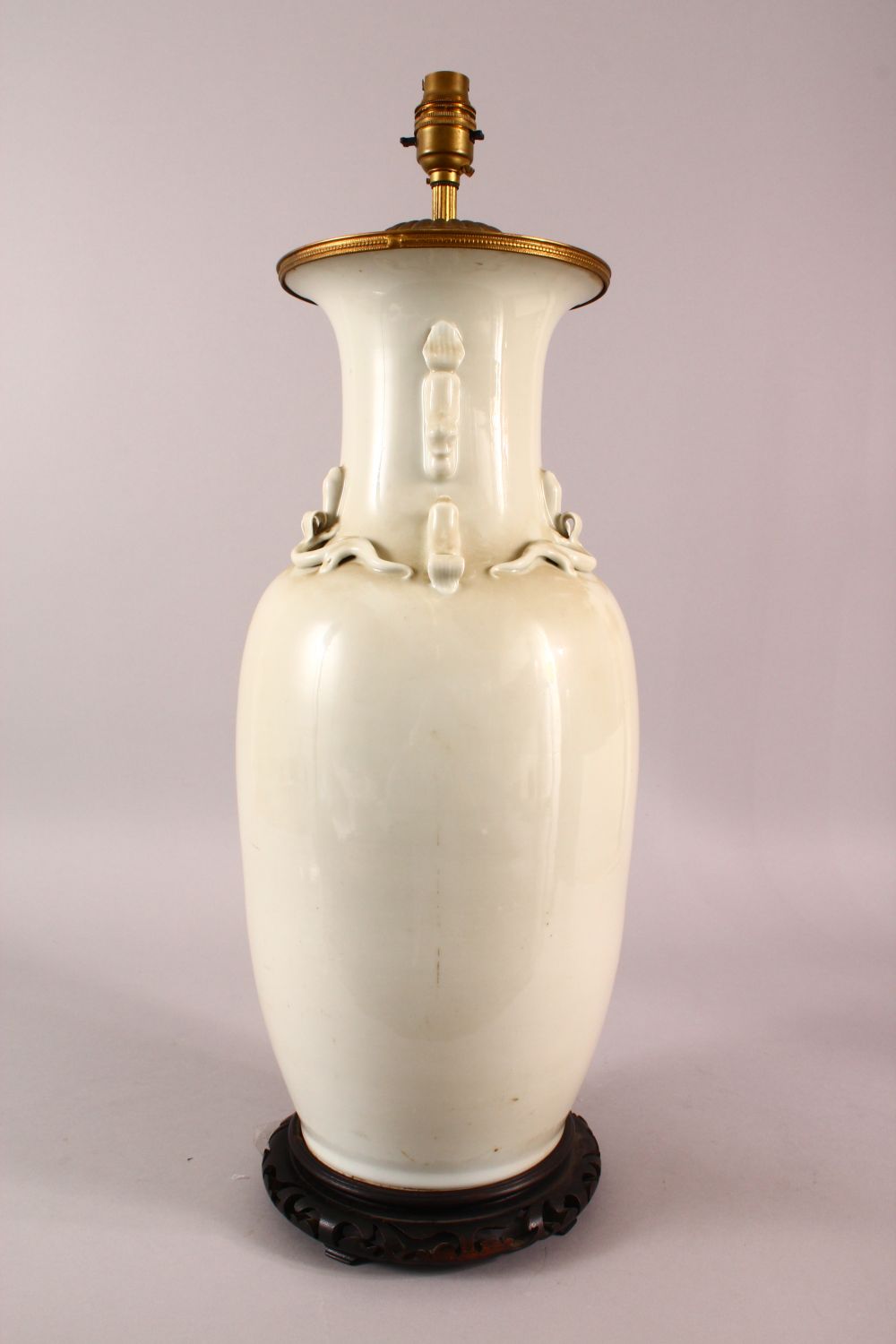 A LARGE CHINESE MONOCHROME PORCELAIN TWIN HANDLE VASE / LAMP, the lamp with a monotone colour, - Image 2 of 5