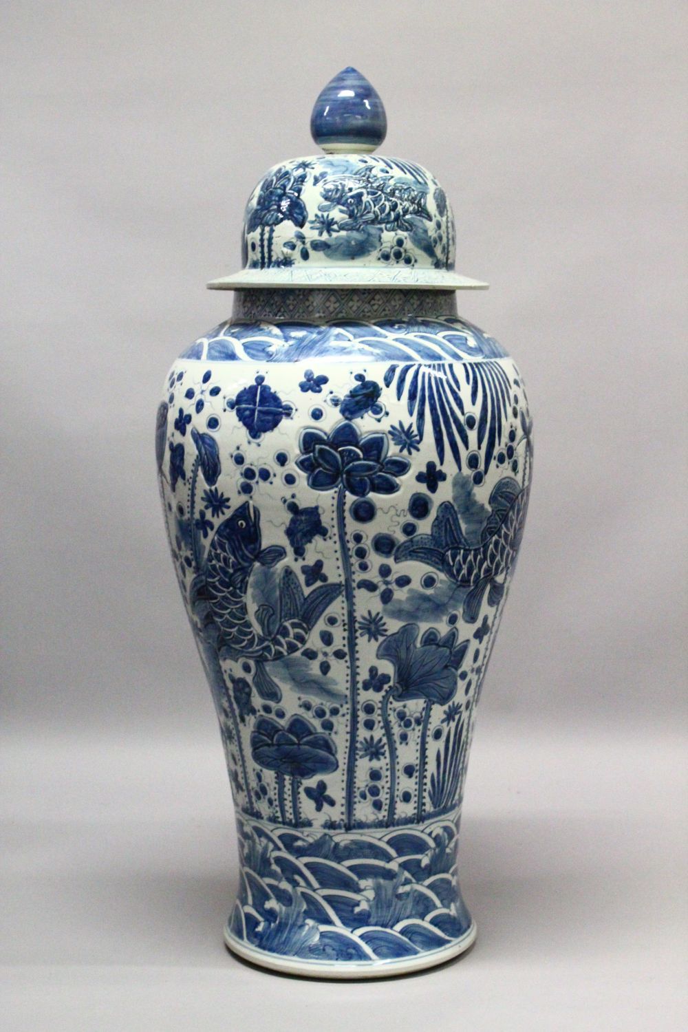 A LARGE 20TH CENTURY KANGXI STYLE BLUE AND WHITE FLOOR STANDING VASE AND COVER, the body painted - Image 2 of 5