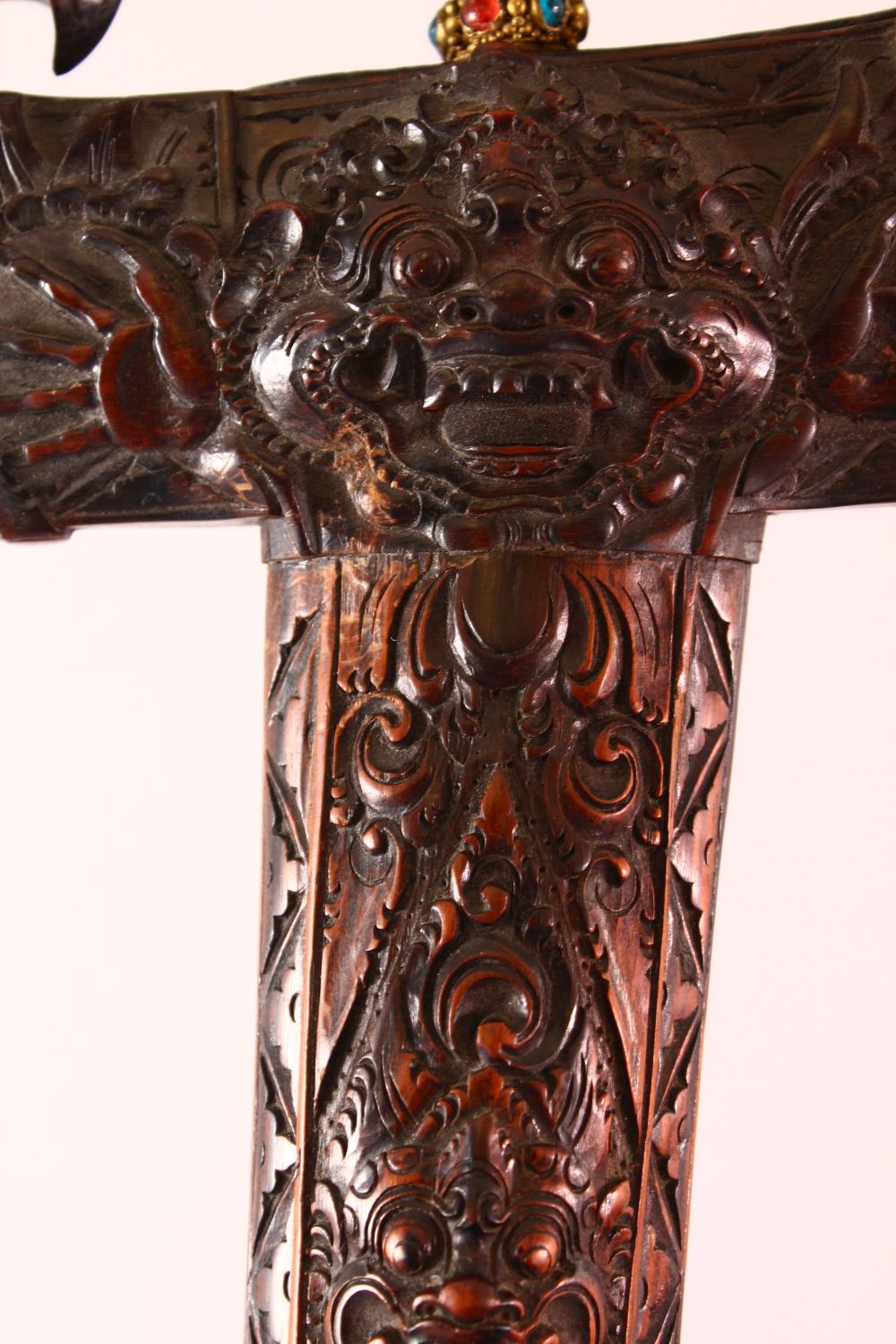 A GOOD INDONESIAN CARVED WOODEN SWORD / DAGGER, the well carved dagger with an elephant carved deity - Image 5 of 10