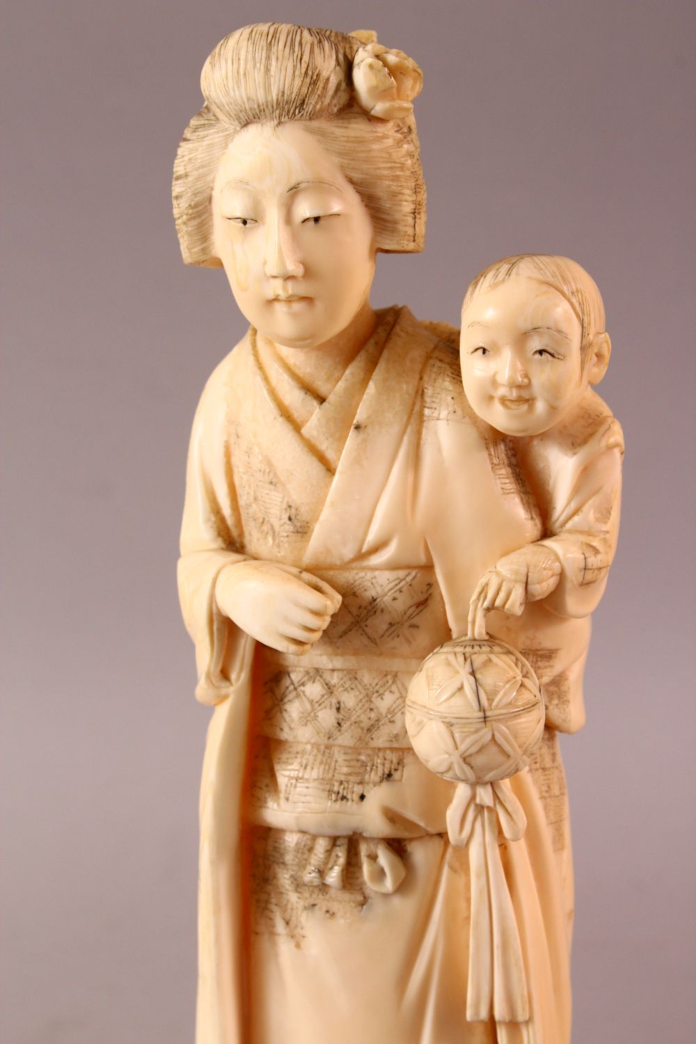 A LARGE JAPANESE MEIJI PERIOD CARVED IVORY OKIMONO - MOTHER AND CHILD, the mother stood holding - Image 2 of 7