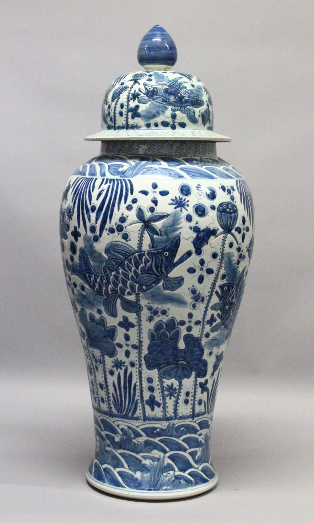A LARGE 20TH CENTURY KANGXI STYLE BLUE AND WHITE FLOOR STANDING VASE AND COVER, the body painted