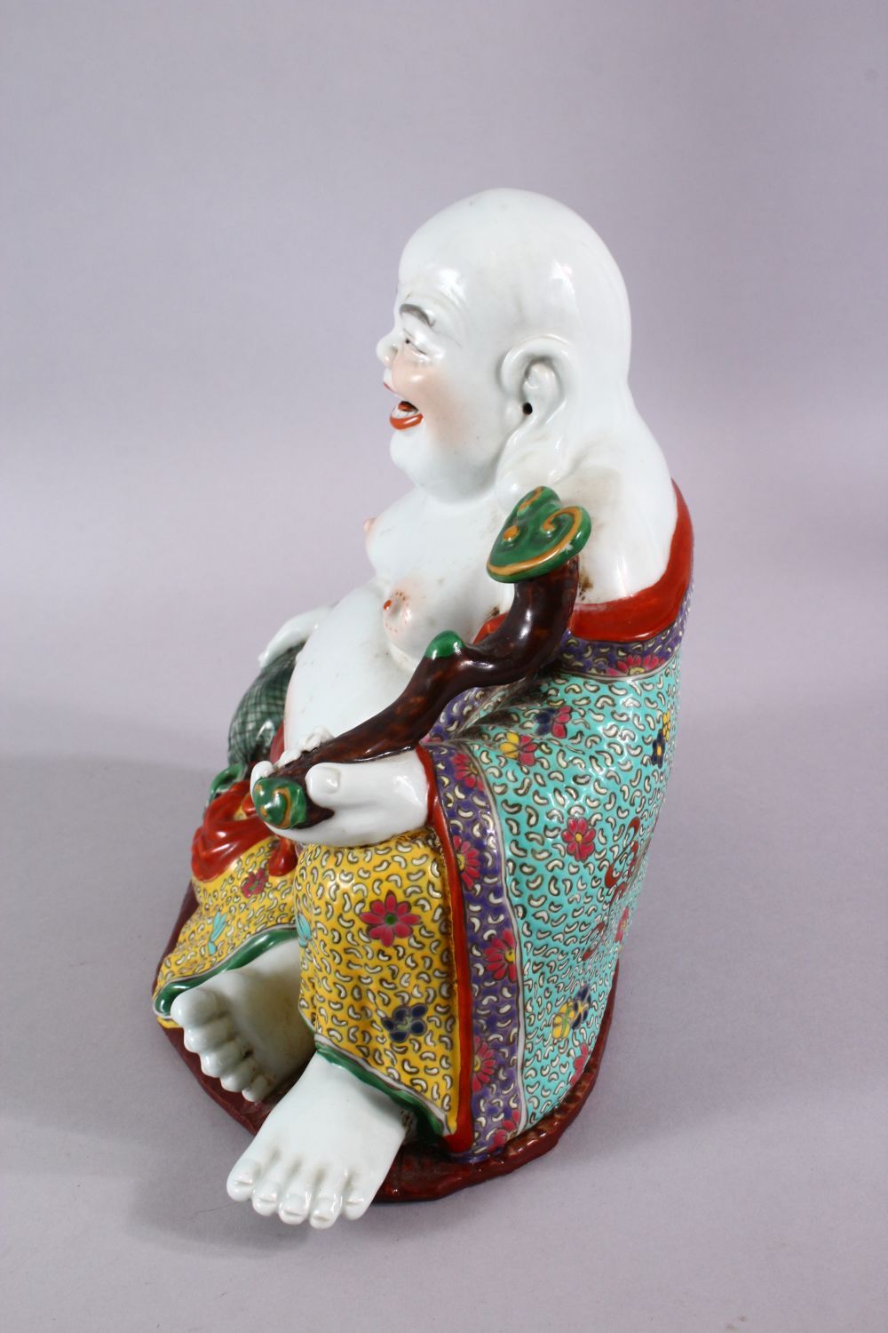 A CHINESE PORCELAIN BUDDHA, holding a scepter. - Image 5 of 7