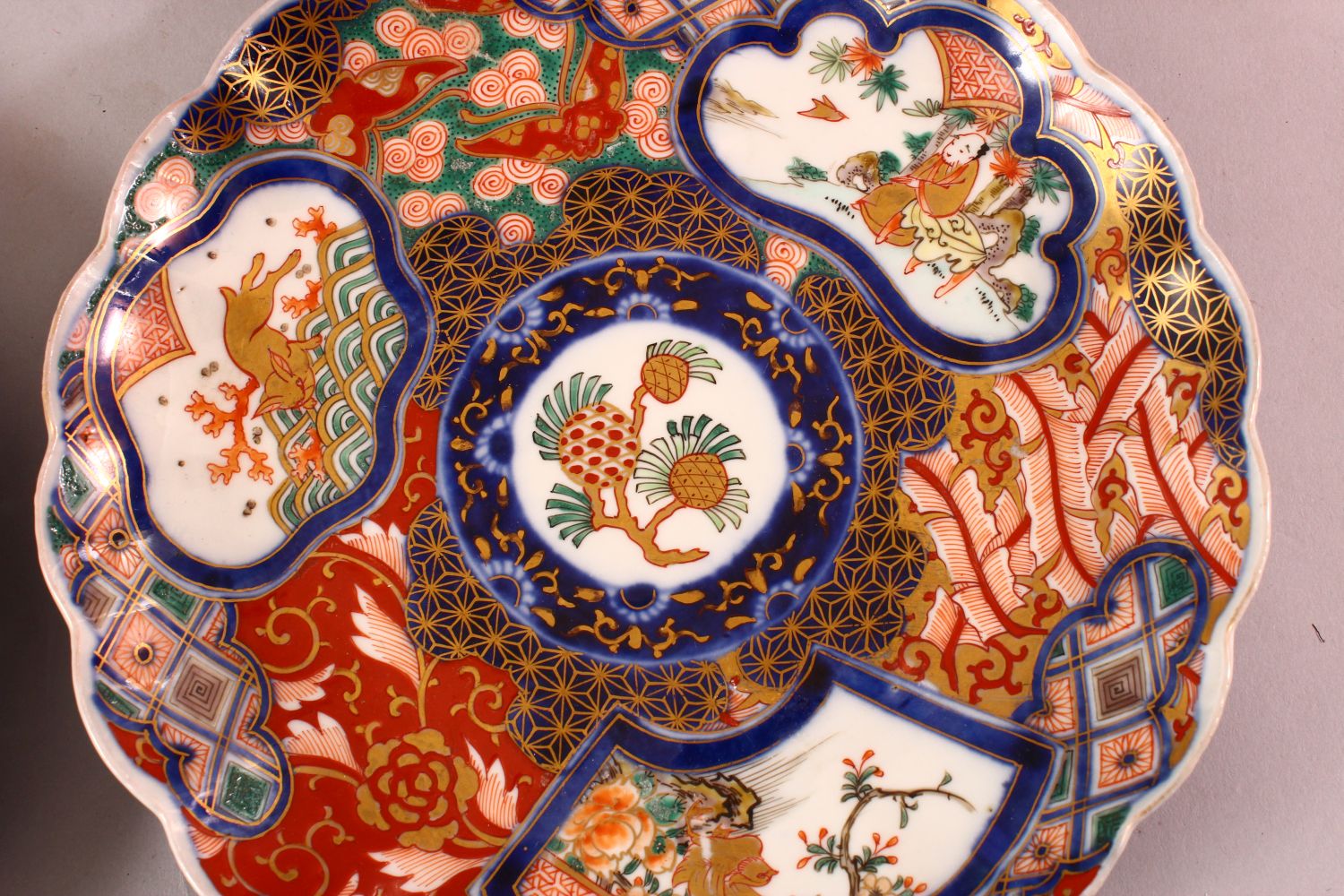 TWO PAIRS OF JAPANESE MEIJI PERIOD IMARI PORCELAIN PLATES, decorated with typical imari palate, with - Image 3 of 6