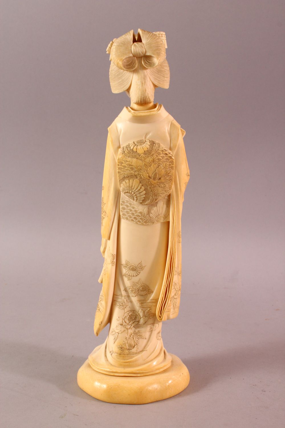 A LARGE AND FINE QUALITY JAPANESE MEIJI PERIOD CARVED ONE PIECE IVORY OKIMONO - BIJIN - the bijin - Image 4 of 10