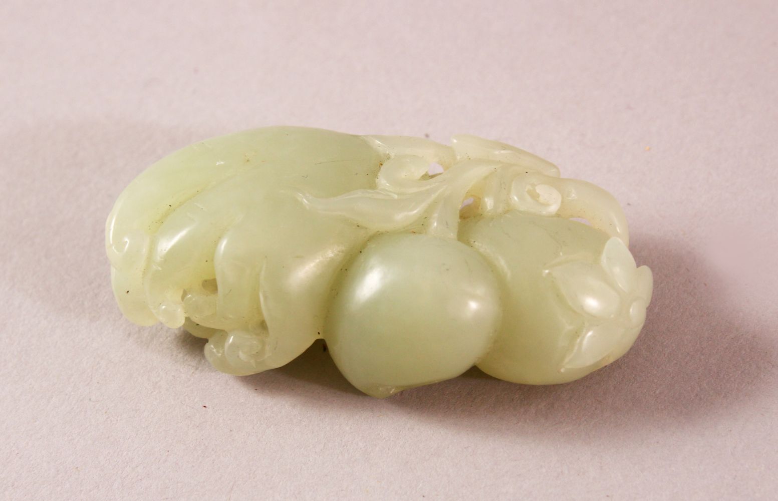 A GOOD CHINESE JADE CARVING, 5.5cm long.