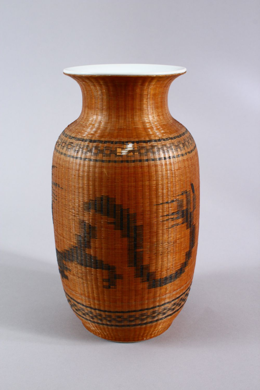 AN EARLY 20TH CENTURY CHINESE PORCELAIN VASE, with unusual bamboo decoration, 24.5cm high. - Image 3 of 4