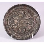 A 19TH CENTURY BIDRI CIRCULAR DISH, inlaid a radiating foliate design, 17cm diameter.