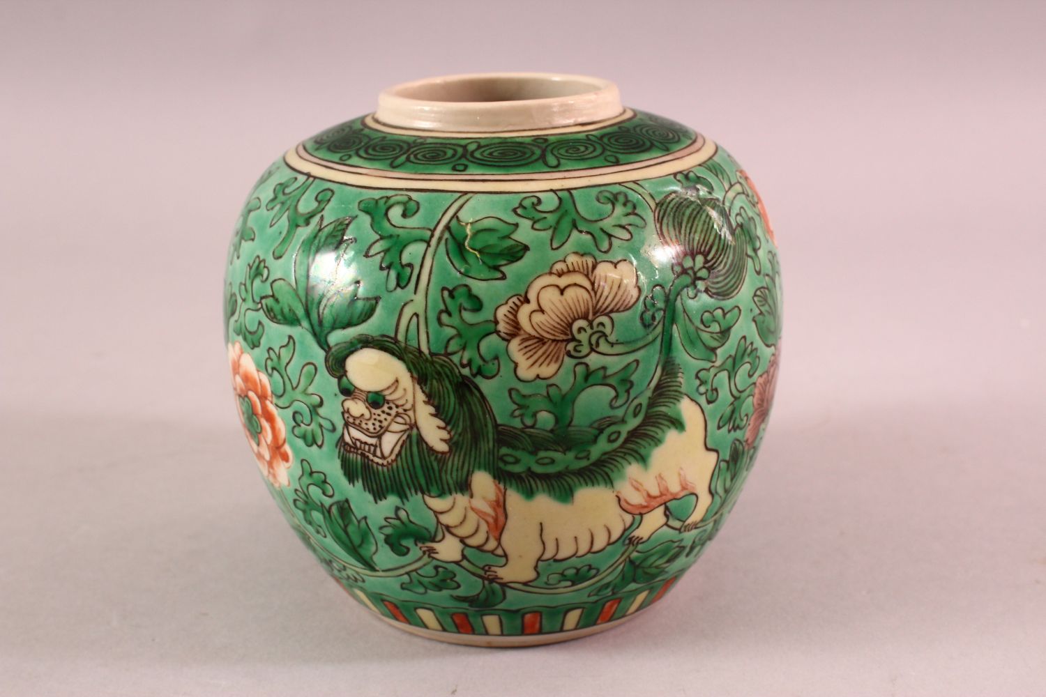 A LATE 19TH CENTURY CHINESE FAMILLE VERTE PORCELAIN JAR, decorated with buddhistic lions and - Image 3 of 5