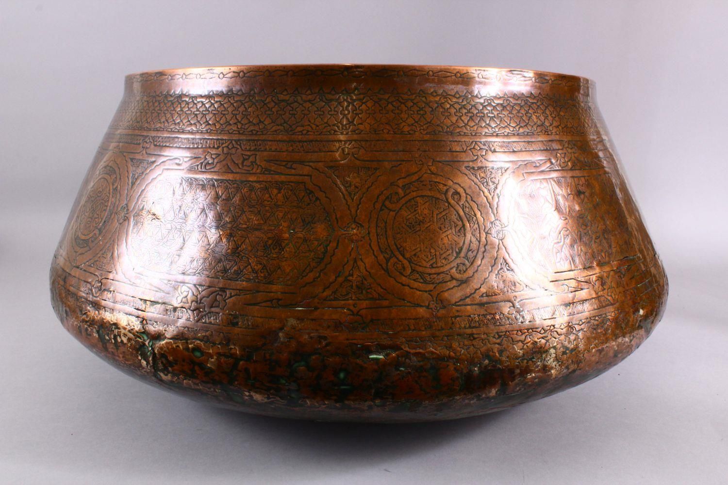 A RARE LARGE 16TH CENTURY MAMLUK DAMASCUS ENGRAVED COPPER BOWL, approx. 56cm diameter at widest - Image 3 of 7