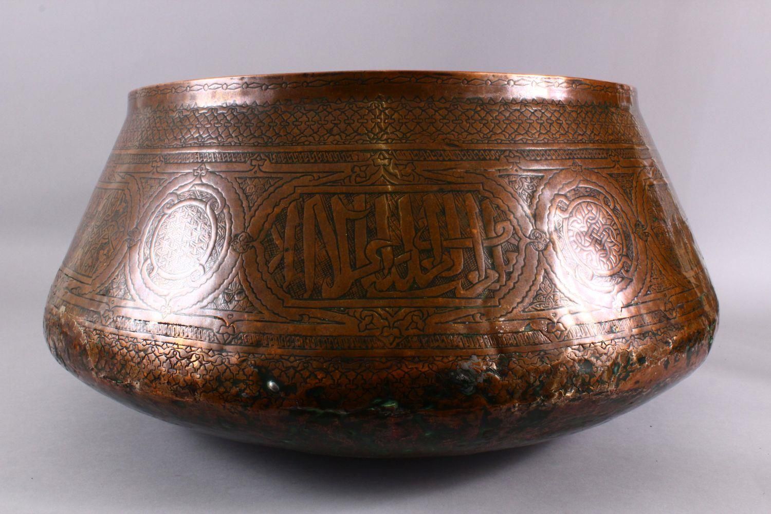 A RARE LARGE 16TH CENTURY MAMLUK DAMASCUS ENGRAVED COPPER BOWL, approx. 56cm diameter at widest - Image 4 of 7