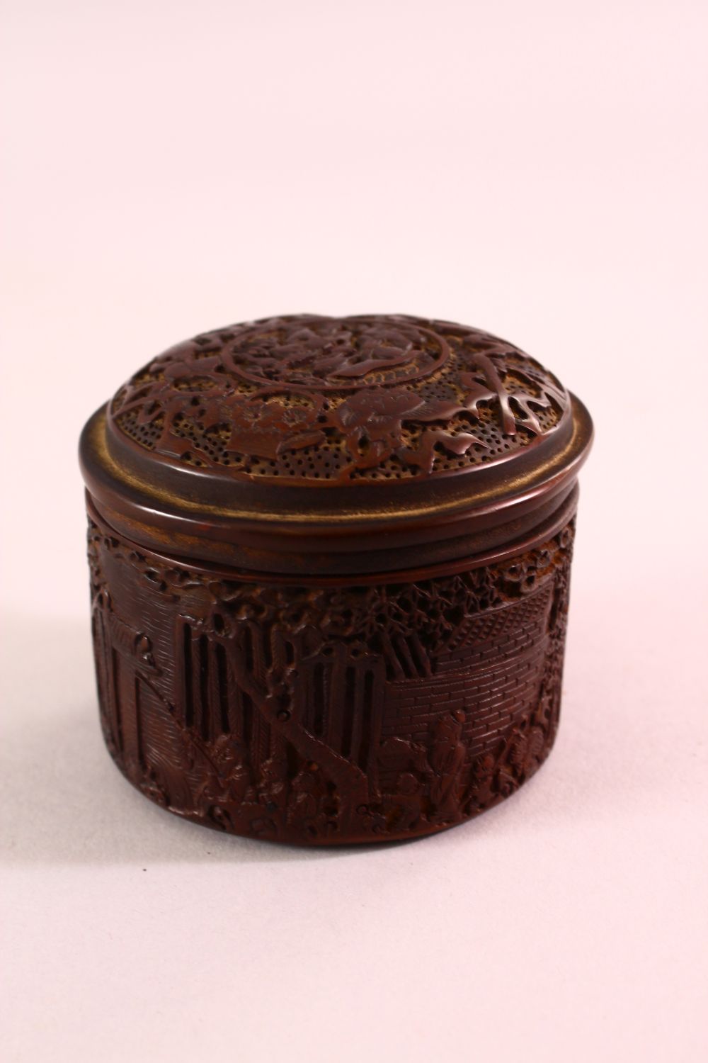 A CHINESE SMALL CIRCULAR CINNABAR LACQUER STYLE BOX AND COVER, decorated with figures in a - Image 5 of 9