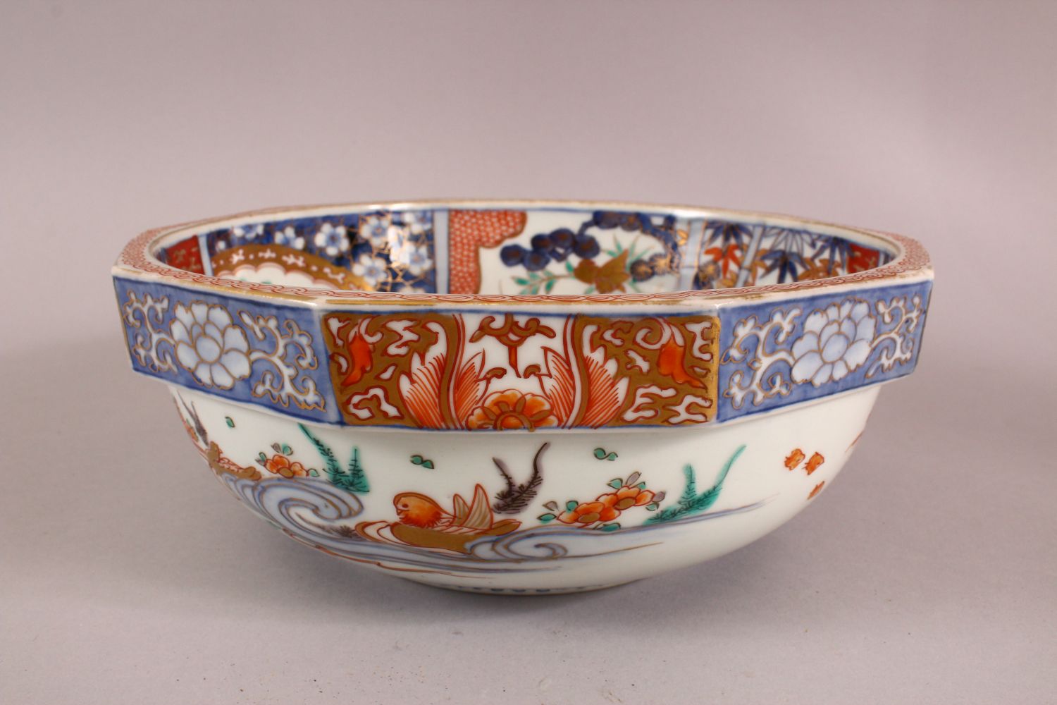 A JAPANESE MEIJI PERIOD IMARI DECAGON SHAPED PORCELAIN BOWL, with underglaze blue Shi shi dog, - Image 4 of 7