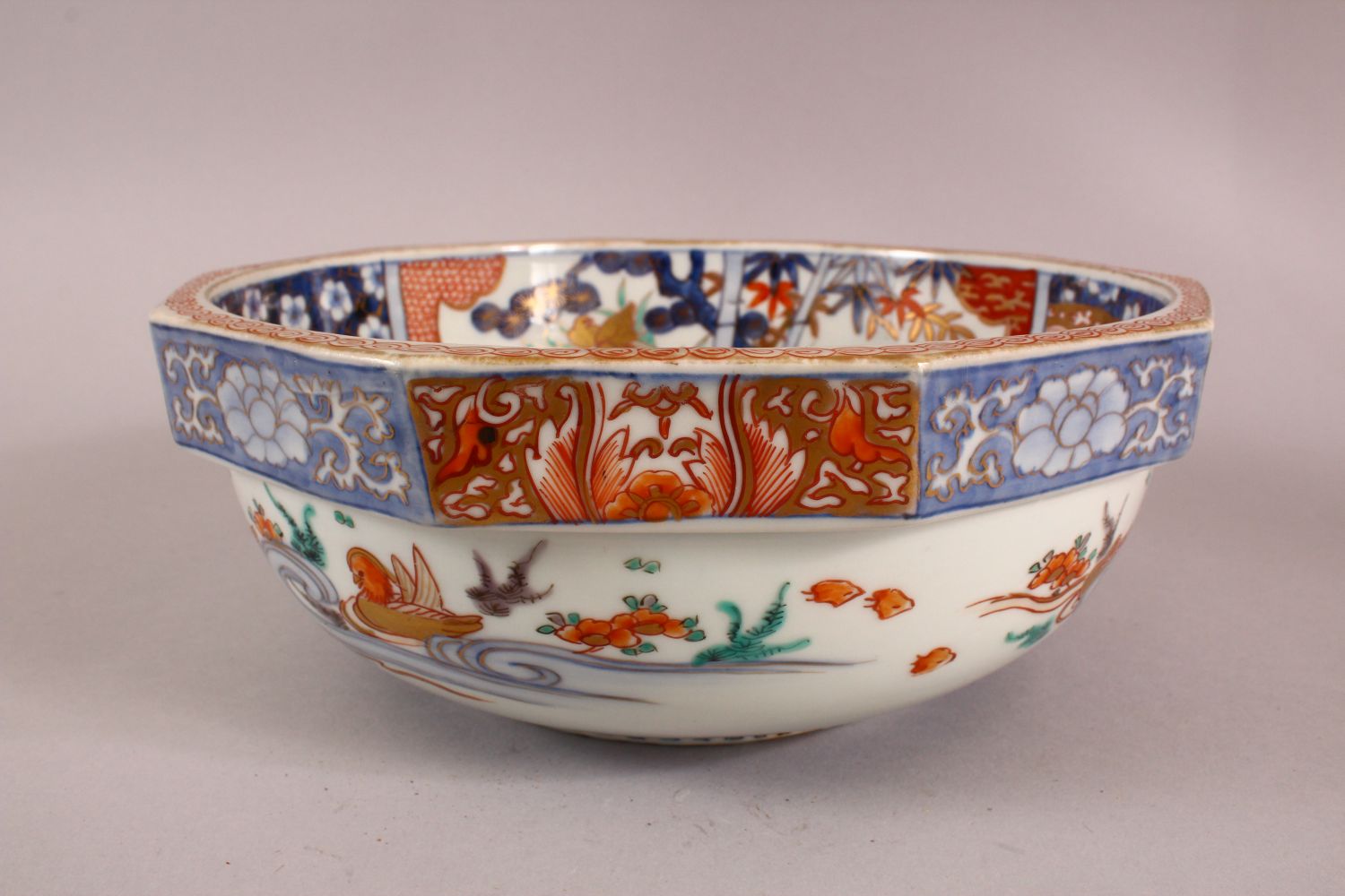 A JAPANESE MEIJI PERIOD IMARI DECAGON SHAPED PORCELAIN BOWL, with underglaze blue Shi shi dog, - Image 2 of 7