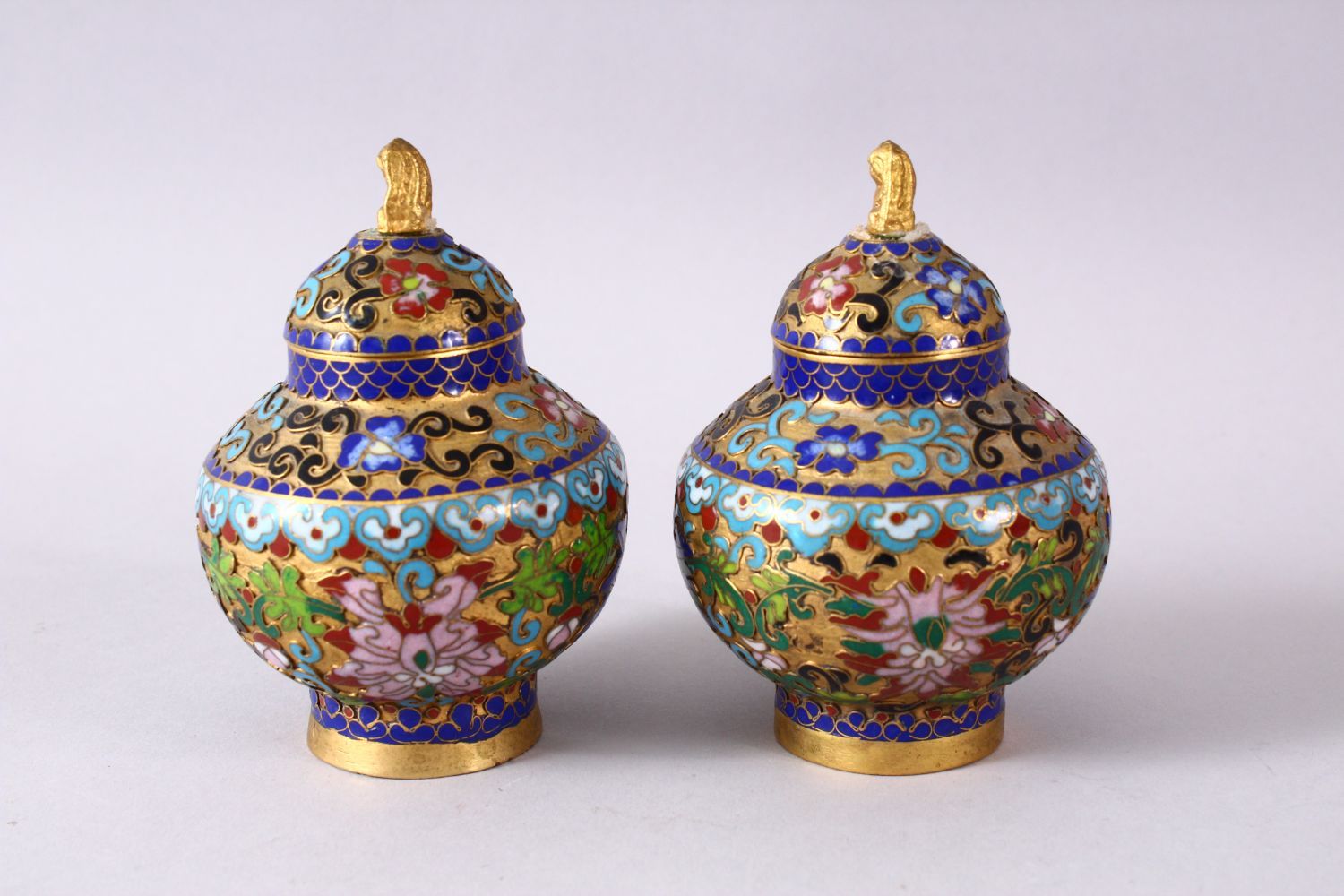 A PAIR CHINESE CLOISONNE JAR & COVERS, each decorated in similar style with raised enamel decoration - Image 4 of 6