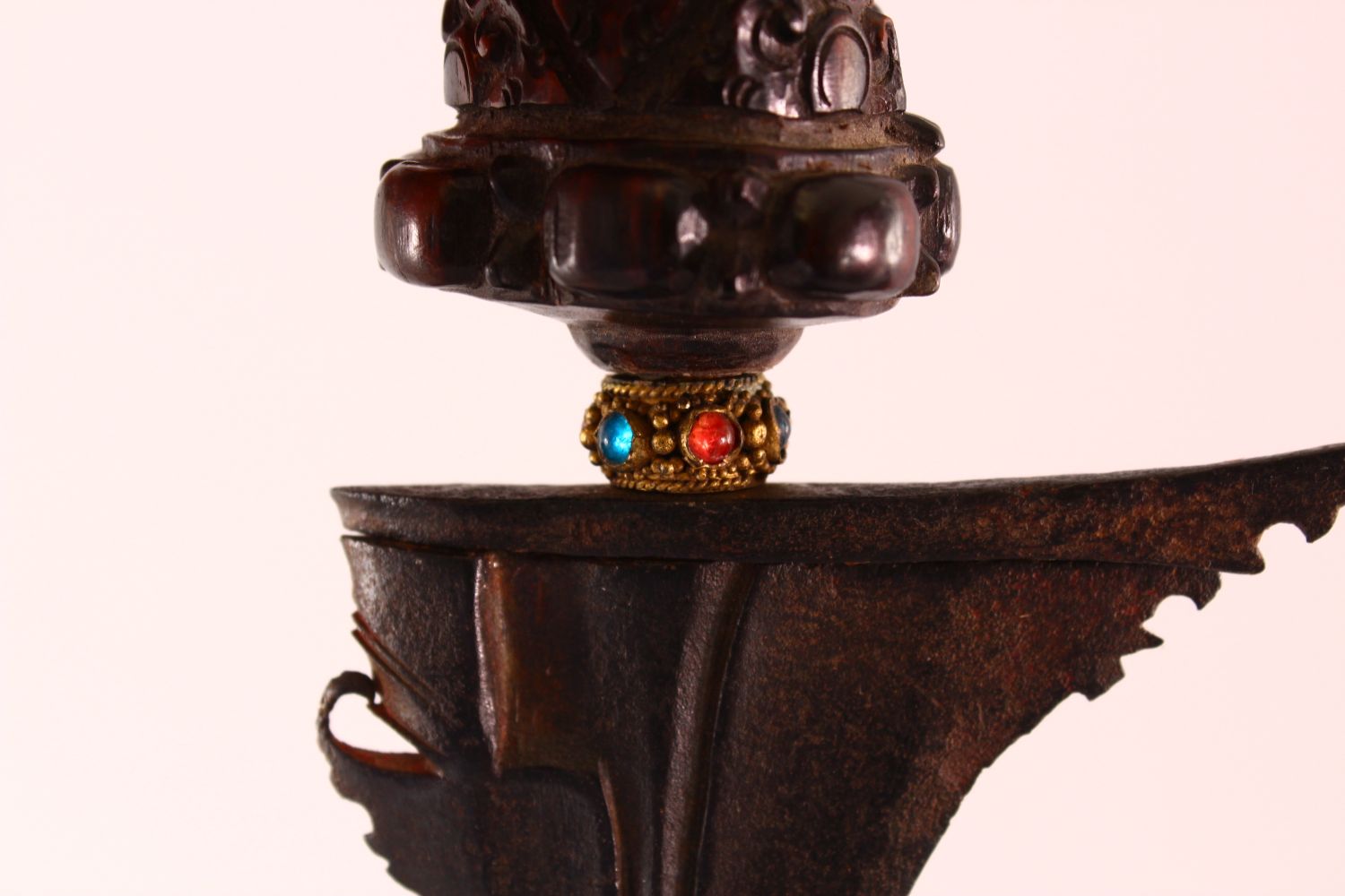 A GOOD INDONESIAN CARVED WOODEN SWORD / DAGGER, the well carved dagger with an elephant carved deity - Image 9 of 10