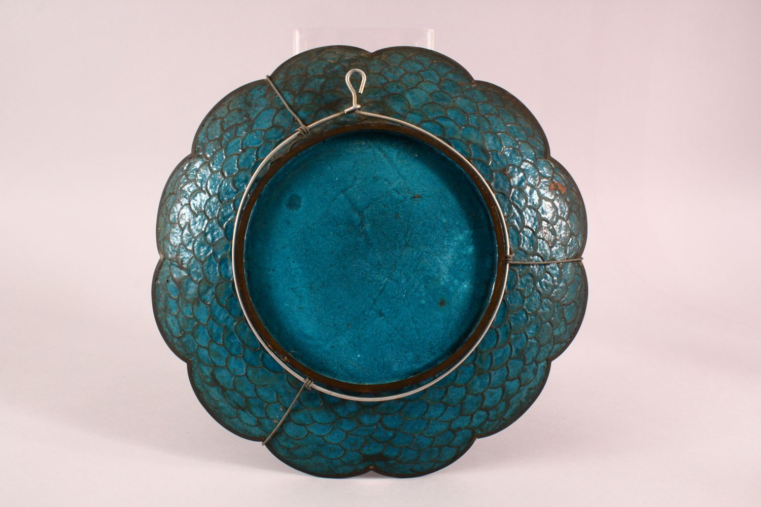 A CLOISONNE DISH OF LOBED FORM, the centre with phoenix on grey ground, 30cm diameter. - Image 5 of 5