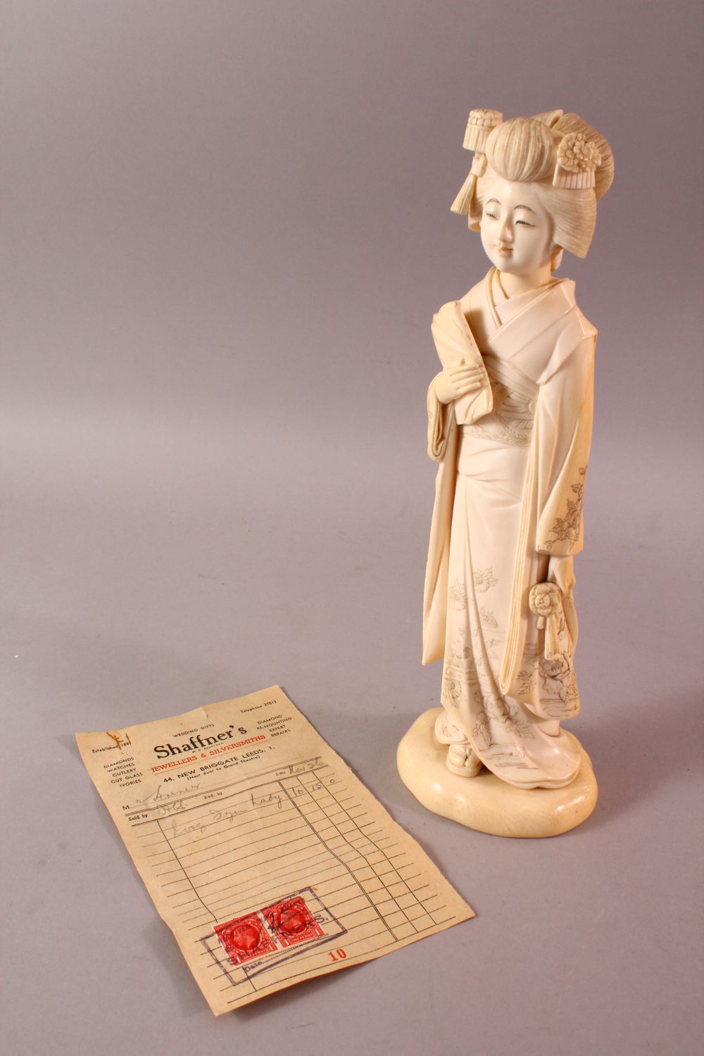 A LARGE AND FINE QUALITY JAPANESE MEIJI PERIOD CARVED ONE PIECE IVORY OKIMONO - BIJIN - the bijin - Image 6 of 10